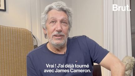 “J’ai fini d’écrire ma série Astérix", “je passe beaucoup trop de temps sur internet…” Alain Chabat est actuellement à l’affiche du film “Incroyable mais vrai” de Quentin Dupieux qui sortira le 15 juin. Pour Brut, il répond à plusieurs questions sur sa vie.