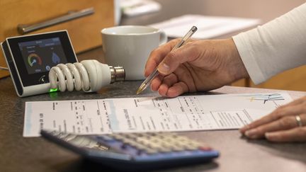 Comment optimiser votre contrat heures creuses/ heures pleines pour ne pas avoir de factures trop élevées. (Illustration) (JOHN LAMB / PHOTODISC / GETTY IMAGES)