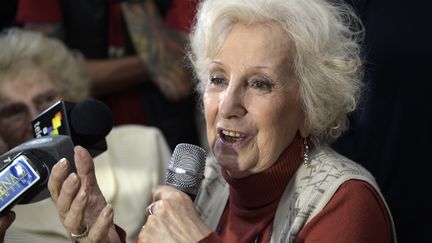 Estella&nbsp;Carlotto, leader des Grands-m&egrave;res de la place de Mai, le 5 ao&ucirc;t 2014 &agrave; Buenos Aires (Argentine). (EZEQUIEL AMIGO / AFP)