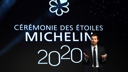 Le guide Michelin 2020 distingue 50 restaurants dans une nouvelle catégorie : la gastronomie durable. Son patron, Gwendal Poullennec, lors de la remise des étoiles à Paris, le 27 janvier 2020. (MARTIN BUREAU / AFP)