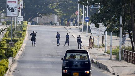 &nbsp; (A Bujumbura, la capitale du Burundi, les habitants s'inquiètent de l'issue de la tentative de coup d'Etat © Reuters/ Goran Tomasevic)