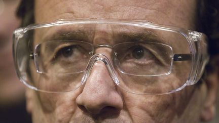 Le candidat PS &agrave; la pr&eacute;sidentielle, Fran&ccedil;ois Hollande, lors d'une visite sur un chantier Alstom le 7 d&eacute;cembre 2011 au Creusot (S&acirc;one-et-Loire). (ROBERT PRATTA/AFP)