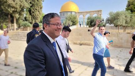 Le ministre israélien d'extrême-droite Ben-Gvir (au centre) traversant l'esplanade des Mosquées, le 3 janvier 2023. (Minhelet Har-Habait (Temple Mount Administration) / AFP)