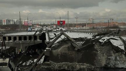 Guerre en Ukraine : la ville d'Irpin dévastée, les habitants tentent de fuir