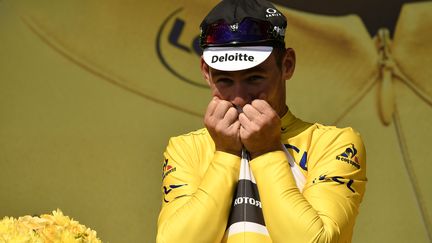 La joie de Mark Cavendish embrassant son maillot jaune