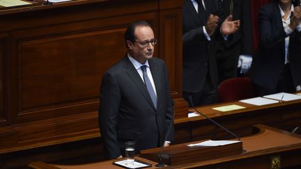 François Hollande, le 16 novembre 2015, devant le Congrès rassemblé à Versailles (Yvelines).&nbsp; (STEPHANE DE SAKUTIN / AFP)