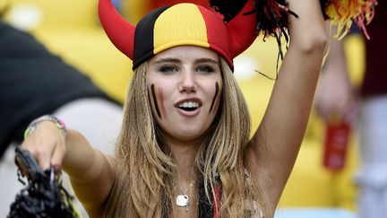 Axelle Despiegelaere supporte la Belgique lors du match face &agrave; la Russie au stade Rio de Janeiro, le 22 juin 2014. (MARTIN BUREAU / AFP)