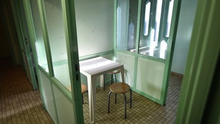 Photo d'illustration : le tribunal correcitonnel de Saintes (Charente-Maritime) a requis, le 22 mars 2018, deux mois de prison avec sursis contre une grand-mère qui avait apporté de la drogue à son petit-fils&nbsp;dans le parloir d'une maison d'arrêt. (JEAN-SEBASTIEN EVRARD / AFP)