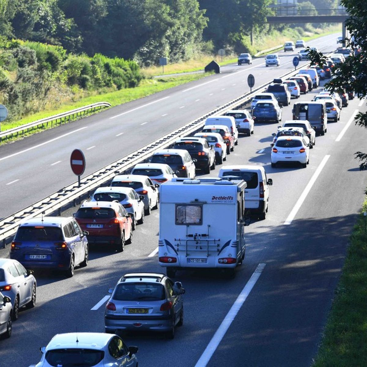 Vacances : comment gérer le mal des transports de mon enfant ?