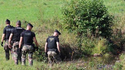 Des gendarmes participent aux recherches, pour tenter de localiser Lina, adolescente de 15 ans disparue à Saint-Blaise-la-Roche (Bas-Rhin), le 30 juillet 2024. (FREDERICK FLORIN / AFP)