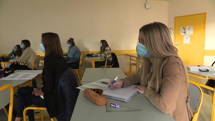 Le défi des cours hybrides au lycée