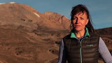 Le mois dernier, Vanessa Moralès s'est envolée en Tanzanie avec un objectif : battre le record de montées et de descentes du toit de l'Afrique, le Kilimandjaro.&nbsp; (CAPTURE D'ÉCRAN FRANCE 3)