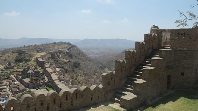 &nbsp; (Le fort de Khumbalagarh et sa muraille, la deuxième au monde © S.Martin)