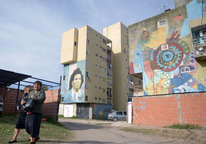 Des graffs sur des immeubles à Buenos Aires, juin 2015
 (EITAN ABRAMOVICH / AFP)