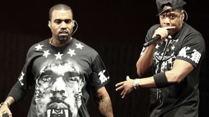 Kanye West et Jay-Z sur la tournée &quot;Watch The Throne&quot;.
 (Julio Cortez/AP/SIPA)