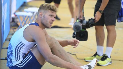 Le décathlonien Kevin Mayer, lors du concours du saut en longueur, lors des championnats du monde d'athlétisme à Budapest (Hongrie), le 25 août 2023. (KEMPINAIRE STEPHANE / AFP)