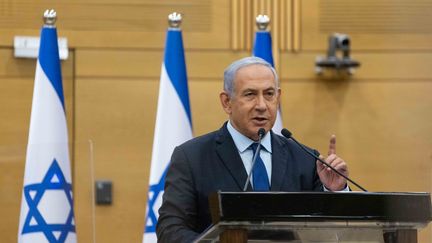 Le Premier ministre israélien&nbsp;Benjamin Netanyahu s'adresse à la Knesset, le Parlement israélien à Jérusalem le 30 mai 2021. (YONATAN SINDEL / AFP)