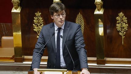 Le député Renaissance Sacha Houlié à l'Assemblée nationale, à Paris, le 11 décembre 2023. (LUDOVIC MARIN / AFP)