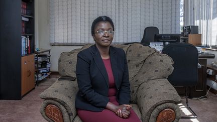 Martha Chizuma, médiatrice anticorruption au Malawi, photographiée dans son bureau de Lilongwe, la capitale, le 9 septembre 2019. (AMOS GUMULIRA / AFP)