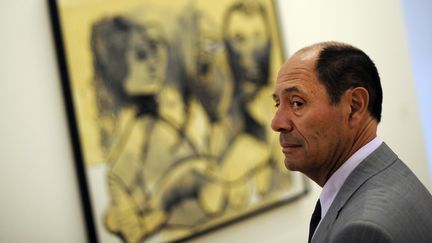 Claude Picasso devant un tableau de son p&egrave;re Pablo, le 29 juin 2010 au centre Paul Klee de Berne (Suisse).&nbsp; (SEBASTIEN BOZON / AFP)