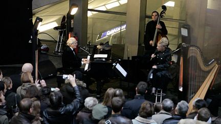 Concert surprise dans le métro pour Michel Legrand et Natalie Dessay
 (Devialet)