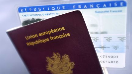 A partir du 15 janvier 2017, le passeport seul ne suffira pas pour qu'un mineur puisse quitter le territoire français.&nbsp; (LODI FRANCK/SIPA)