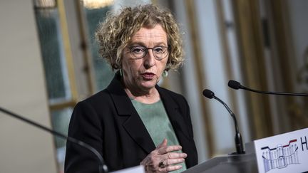 La ministre du Travail, Muriel Pénicaud, le 26 février 2019 à Matignon, lors d'une conférence de presse conjointe avec le Premier ministre, Edouard Philippe, sur la réforme de l'assurance chômage. (CHRISTOPHE ARCHAMBAULT / AFP)