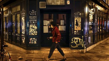 Un bar fermé à Paris, le 6 octobre 2020.
 (THOMAS COEX / AFP)