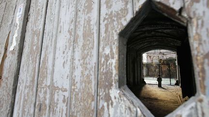 La statue de cire d'Hitler, "HIM", de l'artiste italien Maurizio Cattelan, exposée dans l'ancien ghetto de Varseovie, depuis le 16 novembre 2012 
 (Czarek Sokolowski/AP/SIPA )