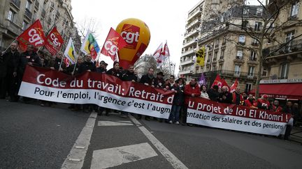 Des manifestants réclament le retrait du projet de la loi El Khomri le 9 mars 2016 à Paris. (THOMAS SAMSON / AFP)