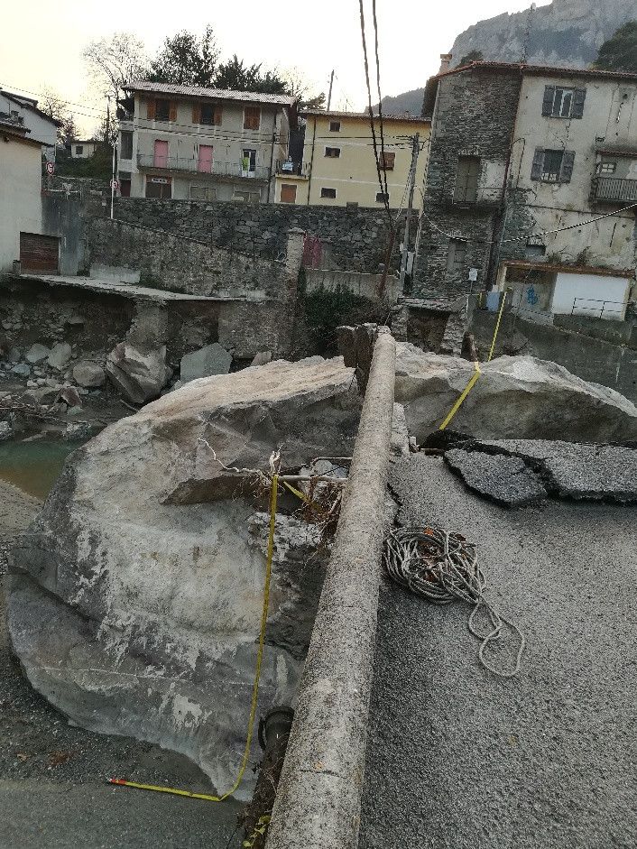 Plus de 100 jours après la tempête Alex, la vallée de la Roya est toujours enclavée en raison de l'état des routes, vendredi 15 janvier 2021. (ALAIN GASTAL / RADIO FRANCE)