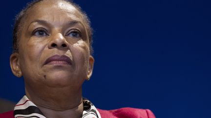 La ministre de la Justice, Christiane Taubira, lors d'une conf&eacute;rence de presse sur les discriminations en entreprise, le 19 mai 2015, &agrave; Paris. (KENZO TRIBOUILLARD / AFP)