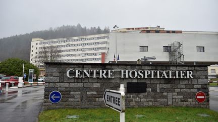 L'hôpital de Remiremont (Vosges) le 30 décembre 2022. (JEAN-CHRISTOPHE VERHAEGEN / AFP)