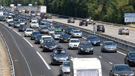 Des v&eacute;hicules bloqu&eacute;s dans les bouchons pr&egrave;s de Valence (Rh&ocirc;ne), le 11 juillet 2015. (CHRISTOPHE ESTASSY / CITIZENSIDE / AFP)