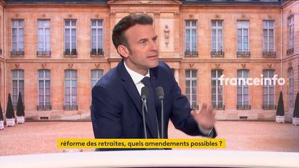 Le président-candidat à l'élection présidentielle, Emmanuel Macron, le 15 avril&nbsp; 2022 sur franceinfo. (FRANCEINFO / RADIOFRANCE)