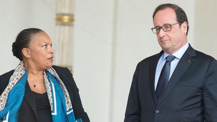 Christiane Taubira et François Hollande sur le perron de l'Elysée, le 21 octobre 2015. (NIVIERE / SIPA)