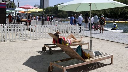 Le lancement de Paris Plage 2020 sur les quais de Seine à Paris, le 18 juilllet. (S?BASTIEN MUYLAERT / MAXPPP)