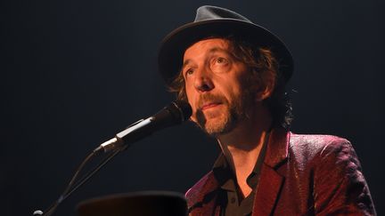 Arthur H sur la scène du Printemps de Bourges en 2018 (GUILLAUME SOUVANT / AFP)