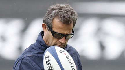 Fabien Galthié lors de l'entraînement du XV de France, en marge du match face à l'Angleterre à Twickenham, le 13 mars 2021. (ADRIAN DENNIS / AFP)