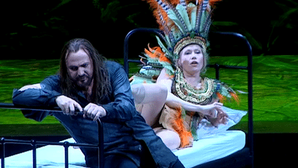 La soprano Helena Joutounen et le ténor Wolfgang Ablinger-Sperrhacke dans le "Salomé" d'Olivier Py à l'Opéra national du Rhin.
 (Culturebox / Capture d&#039;écran)