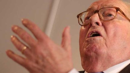  (Jean-Marie Le Pen renonce à être tête de liste aux régionales en PACA © Maxppp)