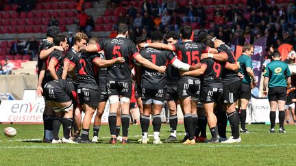 Les joueurs du Stade Niçois lors du match contre le Valence Romans Drôme Rugby, le 10 avril 2022. (HERVE COSTE / MAXPPP)