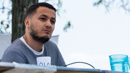 Le journaliste et militant Taha Bouhafs à Valence (Drôme) lors d'un meeting de La France insoumise, le 17 juillet 2021. (UGO PADOVANI / HANS LUCAS / AFP)