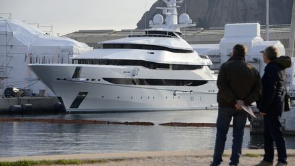 Le "Amor Vero" au port de La Ciotat, en mars 2022. (FRANCK PENNANT / MAXPPP)