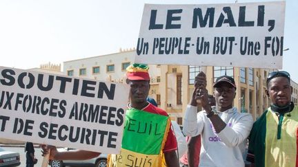 Manifestation de soutien aux forces armées maliennes après une attaque contre une base militaire, le 21 janvier 2017 à Gao. (Photo AFP/Hamdia Traoré/Anadolu Agency janvier 2017 à Gao)