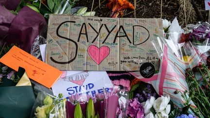 "Sayyad" est le nom d'un jeune garçon de 14 ans, tué lors de l'attaque contre l'une des deux mosquées de Christchurch (Nouvelle-Zélande). Photo prise durant une veillée en mémoire des 50 victimes, le 18 mars 2019.&nbsp; (ANTHONY WALLACE / AFP)