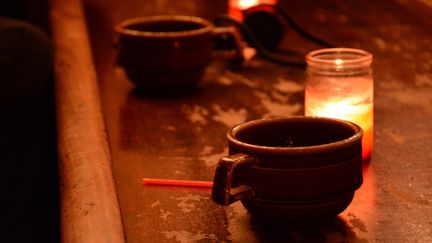 Une tasse, comme à l'époque de la prohibition, dans un "speakeasie" à New York.&nbsp; (NATHALIE ST?BEN / DPA)