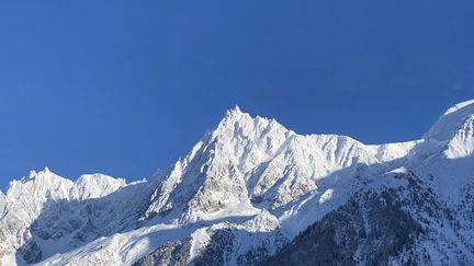 L’Aiguille du Midi dans le massif du Mont-Blanc (Haute-Savoie), le 3 février 2021. (RICHARD VIVION / FRANCE-BLEU PAYS DE SAVOIE)