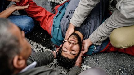 Istambul, un étudiant blessé par la policie turque anti-émeutes. 