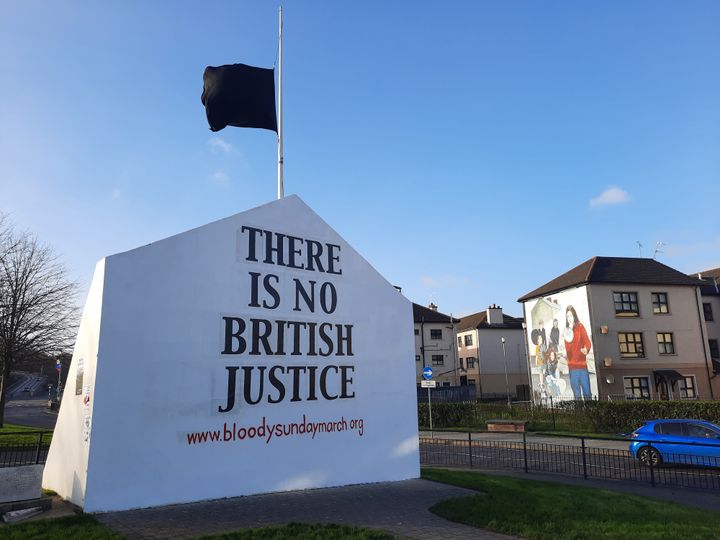 "There is no British justice" proclaims this slogan calling to join the march of remembrance in Derry, Northern Ireland (United Kingdom), Sunday January 30, 2022. (RICHARD PLACE / RADIO FRANCE)